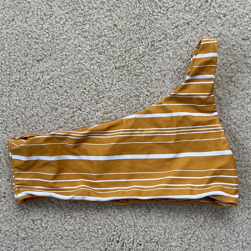 Gillis one shoulder bikini top